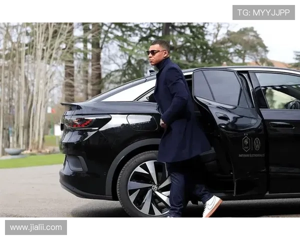 姆巴佩本季报名驾校力争驾照